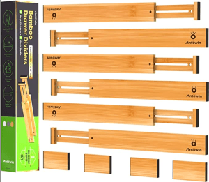 Medinis virtuvės stalčius su bambuko skirstytuvais ir sudėtais įrankiais