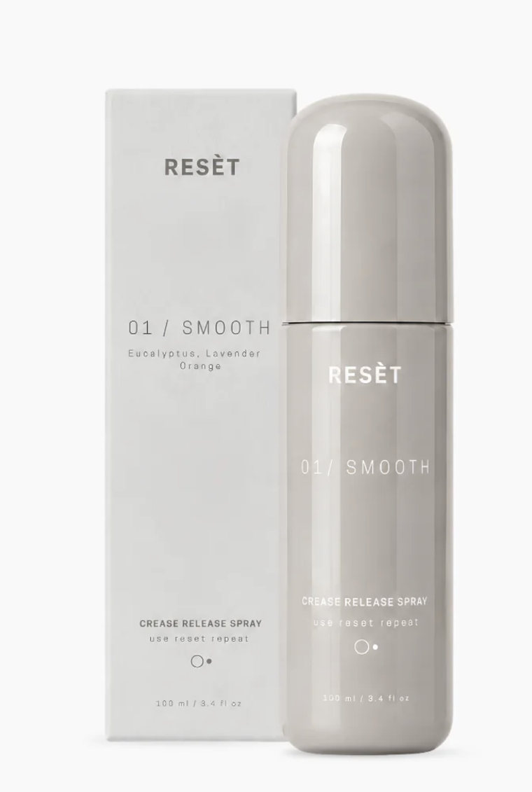 RESÈT 01 SMOOTH audinių raukšlių purškiklis ir jo pakuotė